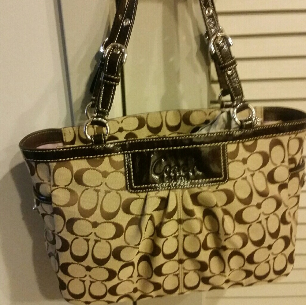 NWOT  Authentic Coach  purse